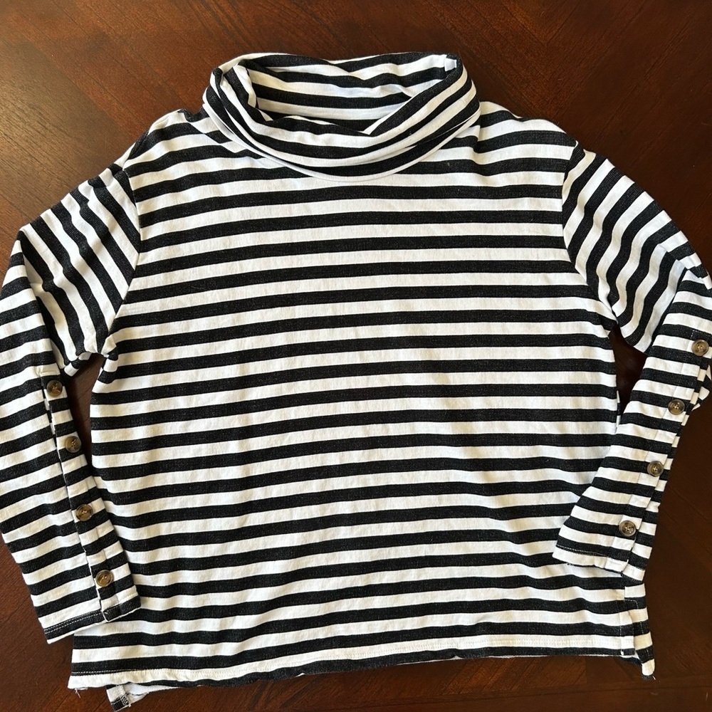 ST JOHN BAY Striped Black and White WOMEN  TopSIZE PL